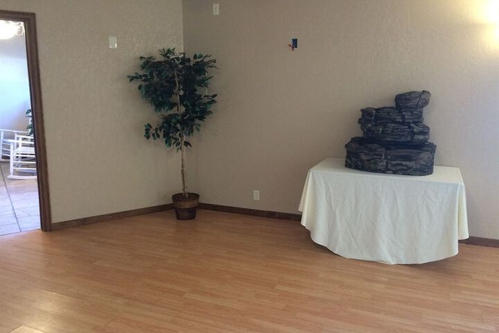 THE COUNTRY EDGE MOTEL