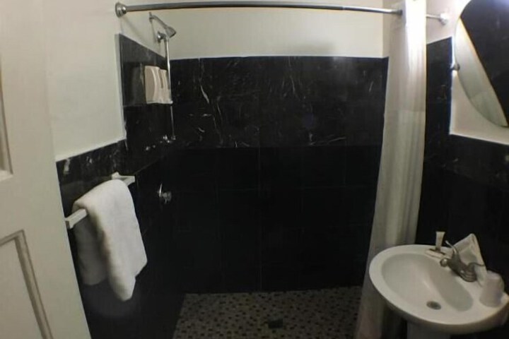 Room 53 of 66