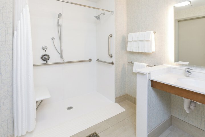 Holiday Inn Express & Suites Sturbridge by IHG