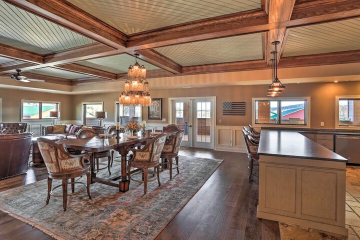 Main Street Strugis Apt w / High-end Features