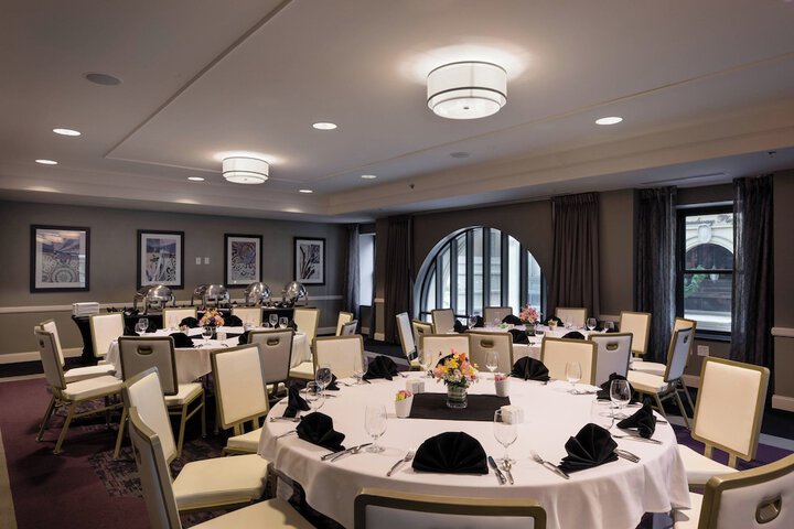 Ambassador Hotel Wichita Autograph Collection