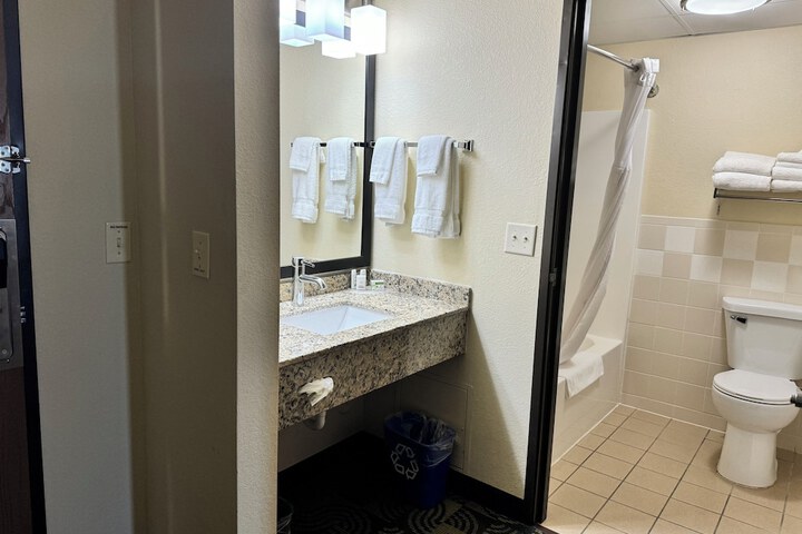 AmericInn by Wyndham Kewanee