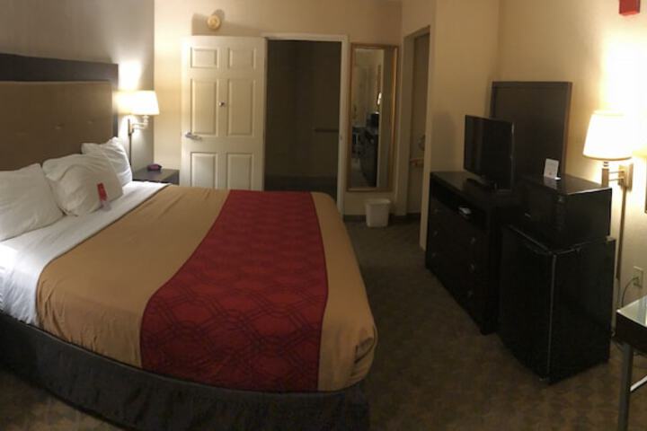 Econo Lodge Hillsboro I-35