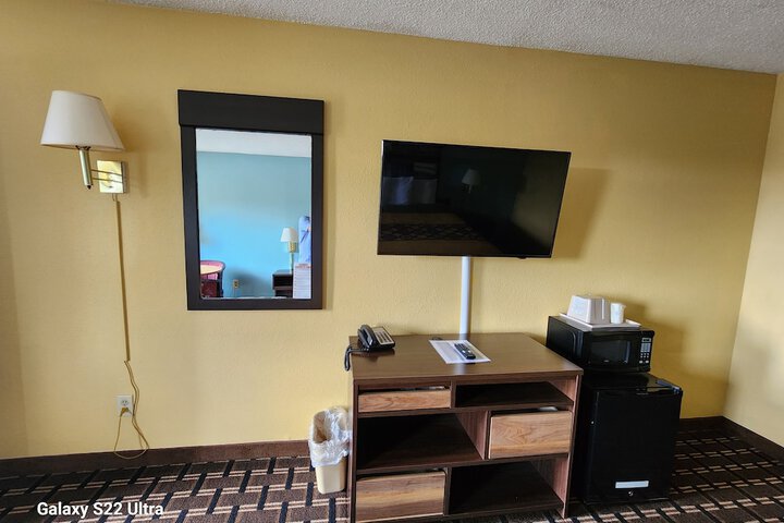 Room 14 of 37