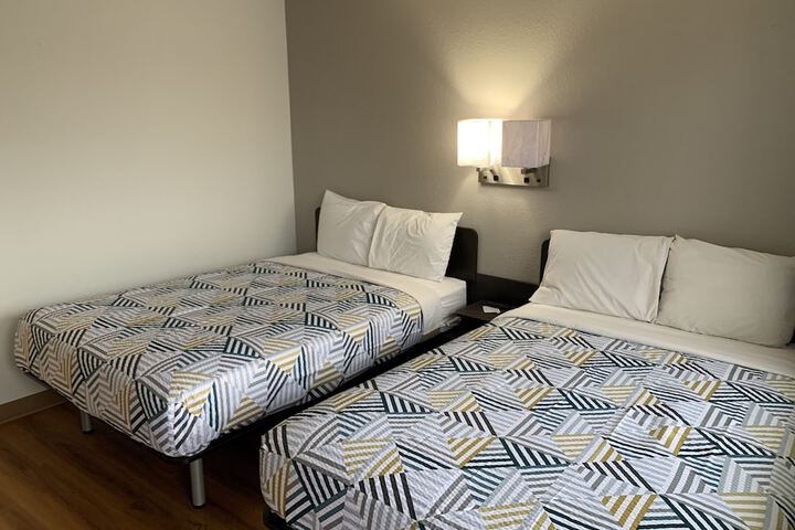 Room 11 of 32