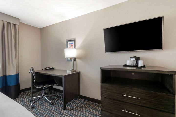 Room 32 of 59