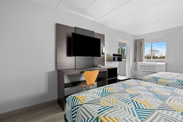 Room 11 of 28