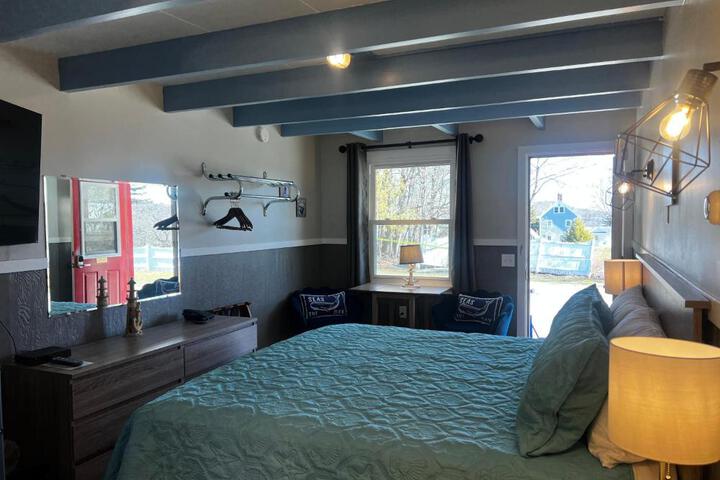 Claddagh Motel & Suites