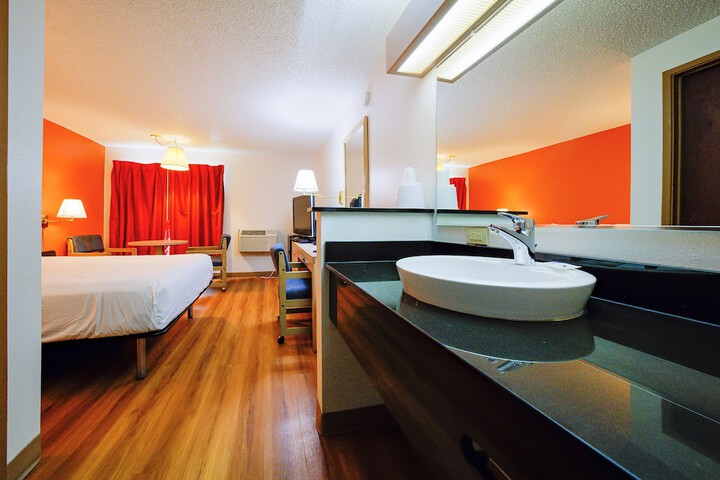 Room 36 of 123