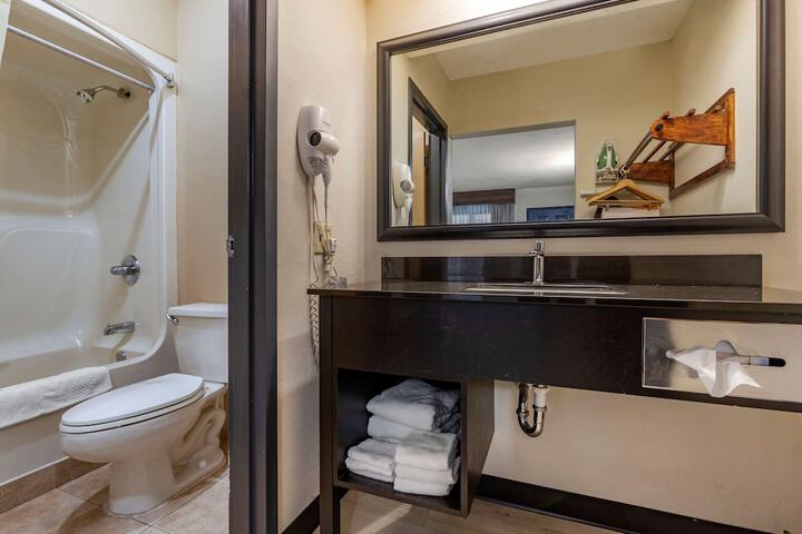 Room 34 of 48