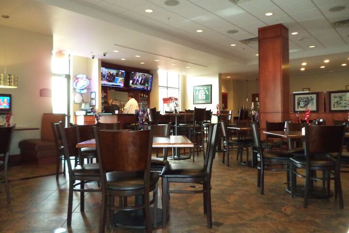 Lounge 70 of 75