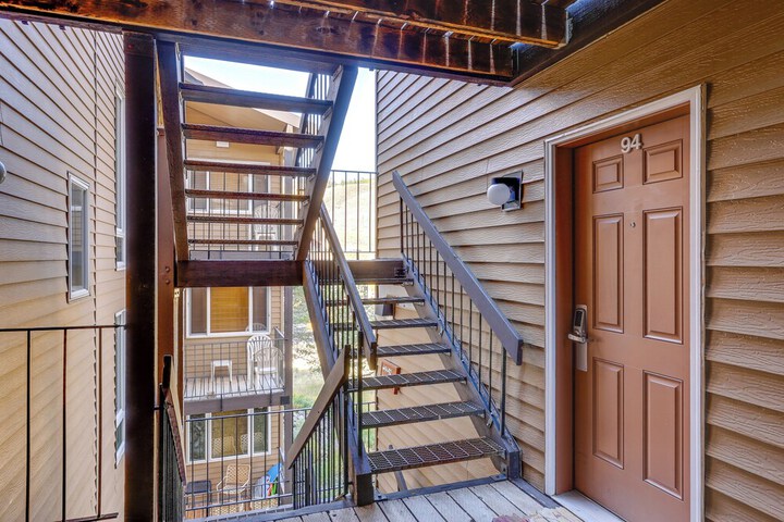 Ski-in / ski-out Granby Ranch Escape With Balcony!