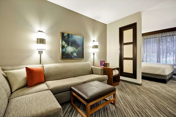 Room 25 of 40