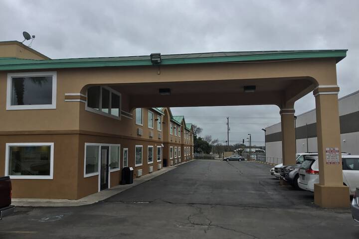 Hotel 2 of 43