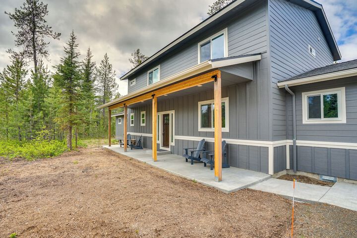 Spacious Donnelly Family Home w / Private Hot Tub!