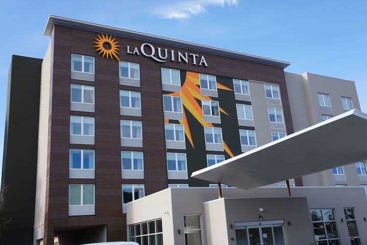Hotel 6 of 51