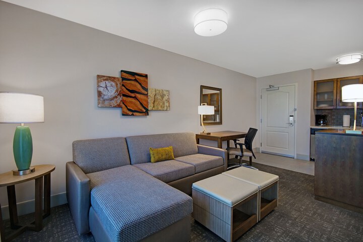 Staybridge Suites Sterling Heights - Detroit by IHG