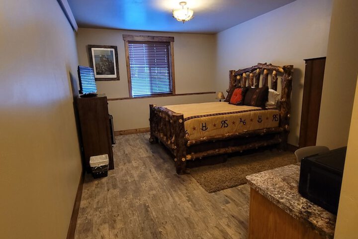 Room 9 of 18