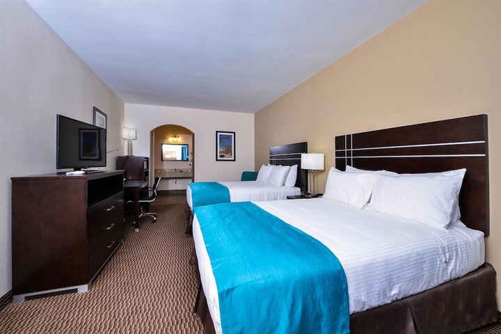 Room 17 of 32