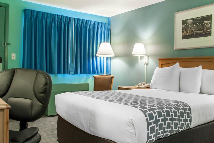 Econo Lodge South