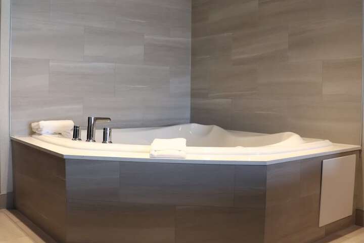 Holiday Inn Express & Suites Brampton by IHG