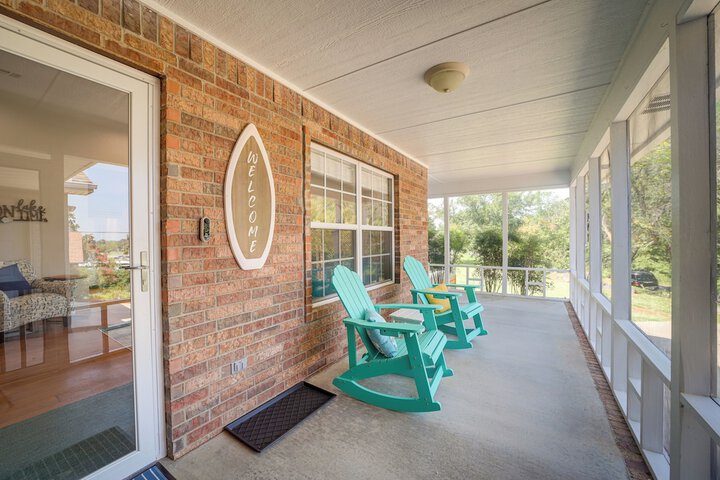 Eufaula Oasis w / Screened Porch: Unwind in Style!
