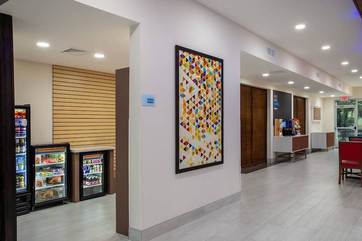 Holiday Inn Express & Suites Deland South by IHG