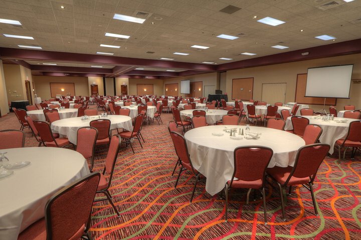 Ballroom/Hall 40 of 44