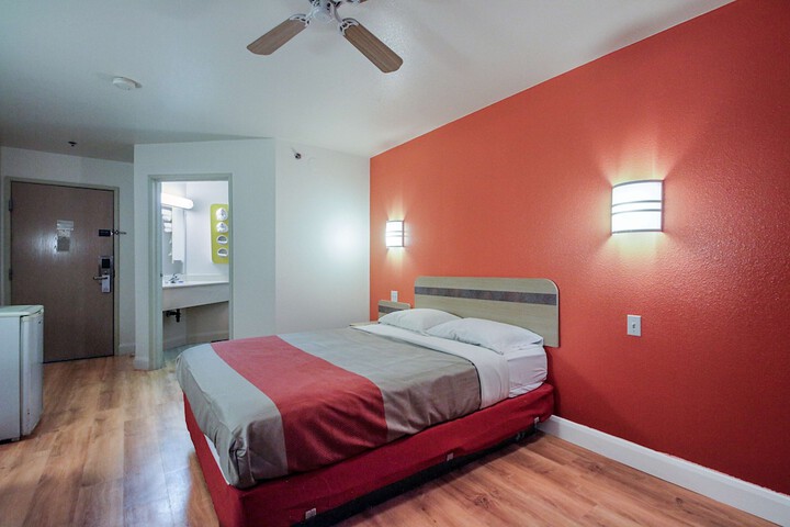 Room 27 of 32