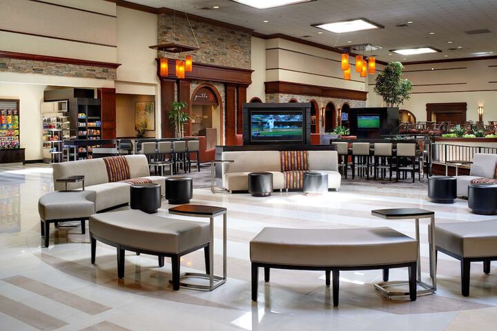DoubleTree by Hilton Detroit - Dearborn