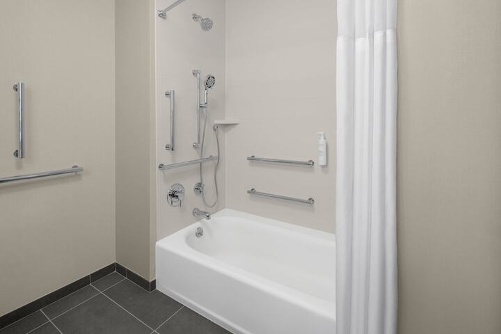 Hampton Inn & Suites by Hilton Long Island Farmingdale