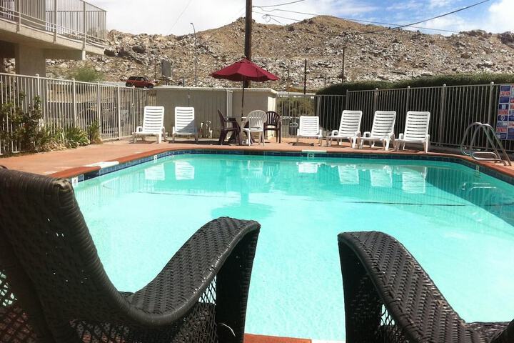 Hilltop Inn & Suites