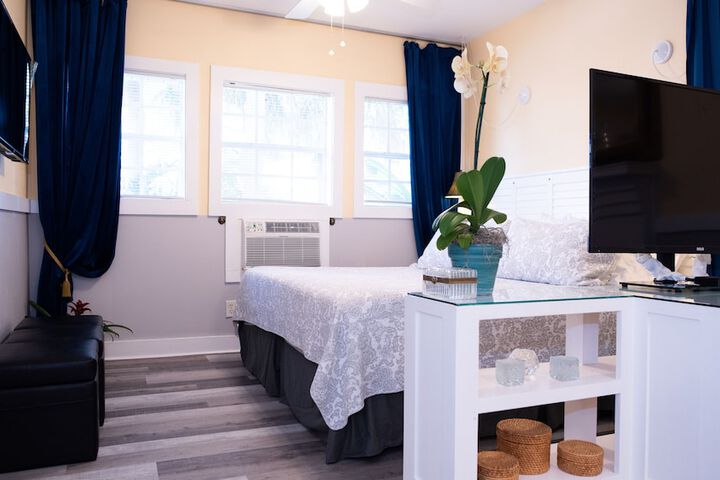 Room 102 of 143