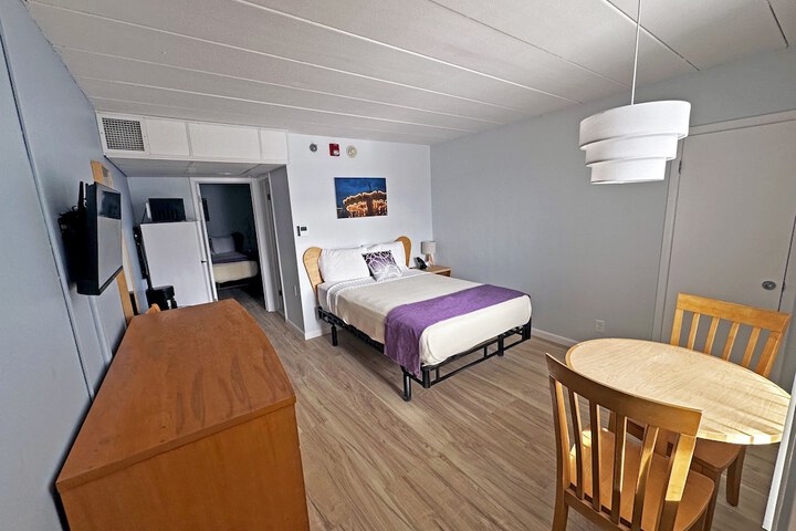 Room 48 of 77