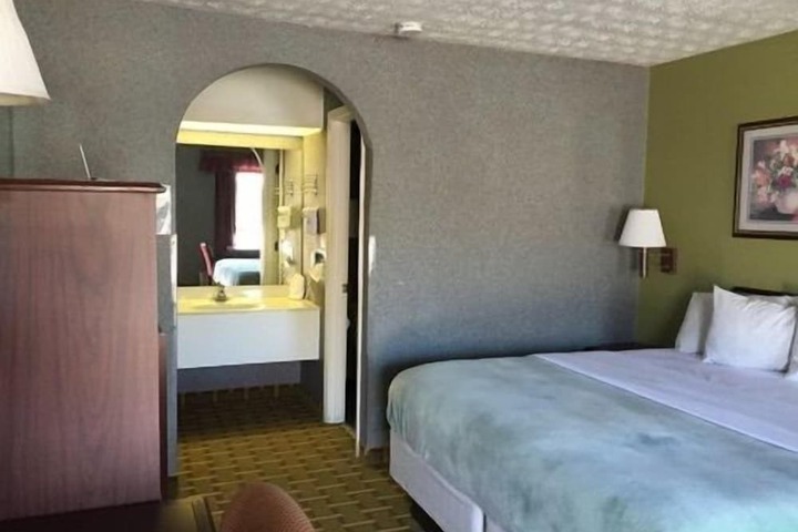Room 30 of 43