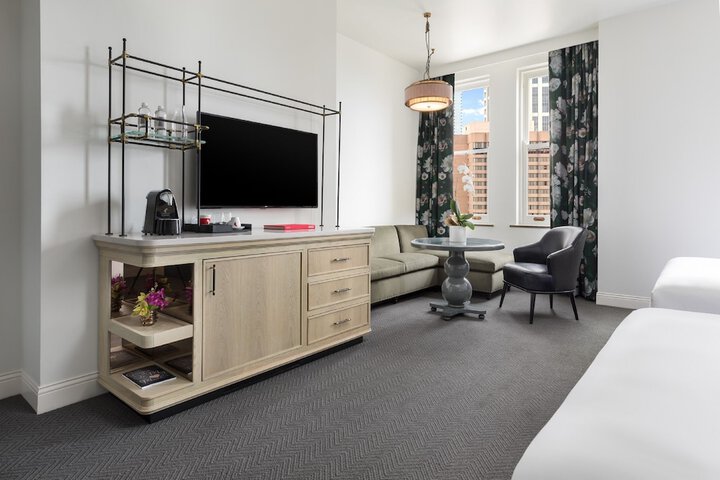 Room 53 of 86