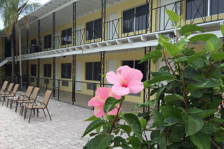 Hotel Exterior 24 of 24