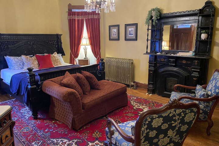 Vineyard Mansion & Carriage House Bed & Breakfast