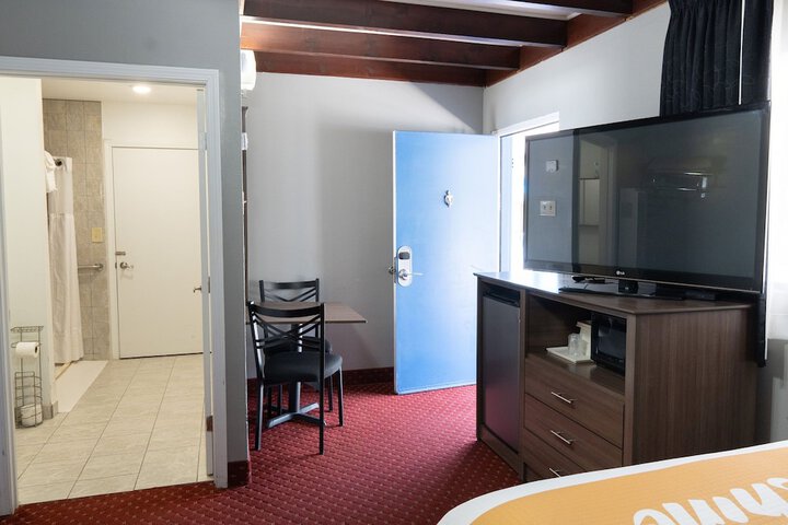 Room 33 of 43