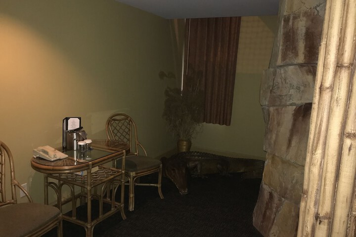Room 128 of 151