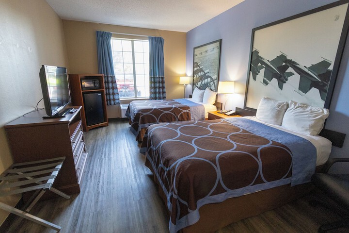 Super 8 by Wyndham Smithfield / Selma