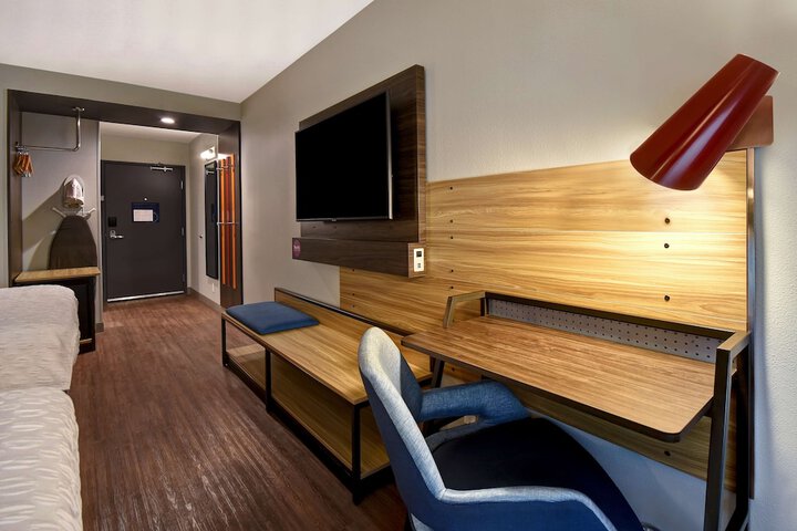Room 37 of 43