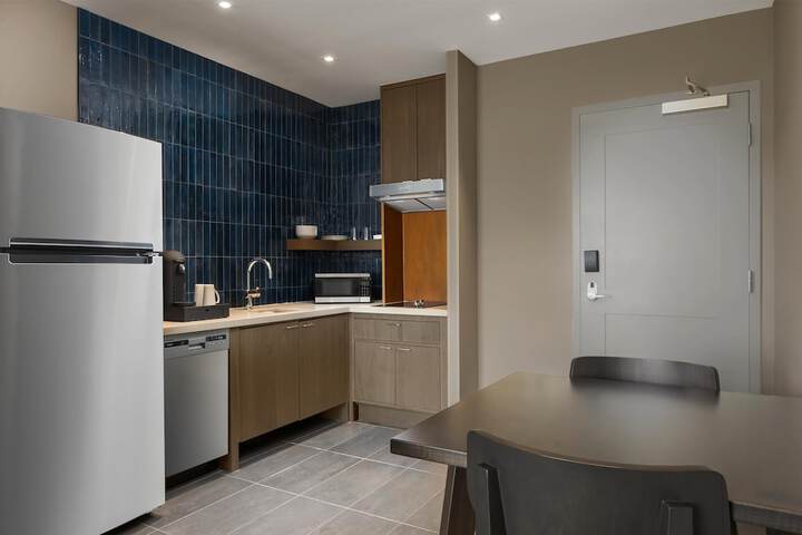 Hotel Avail Rogers Tapestry Collection by Hilton