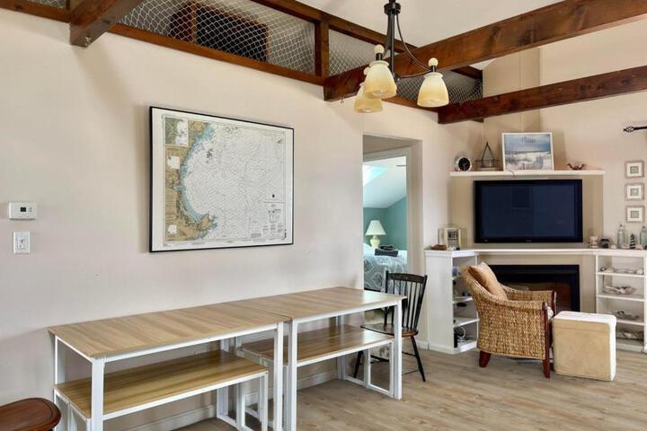 Oceanfront Penthouse with Family & Friends