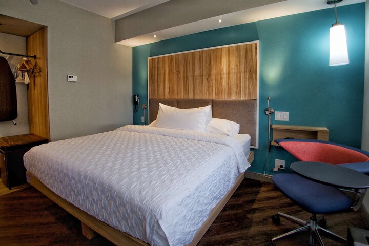 Room 6 of 26
