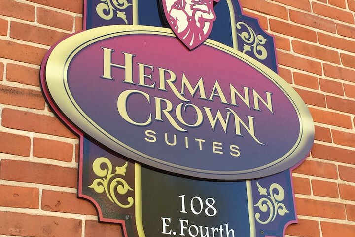 Hermann Crown Suites