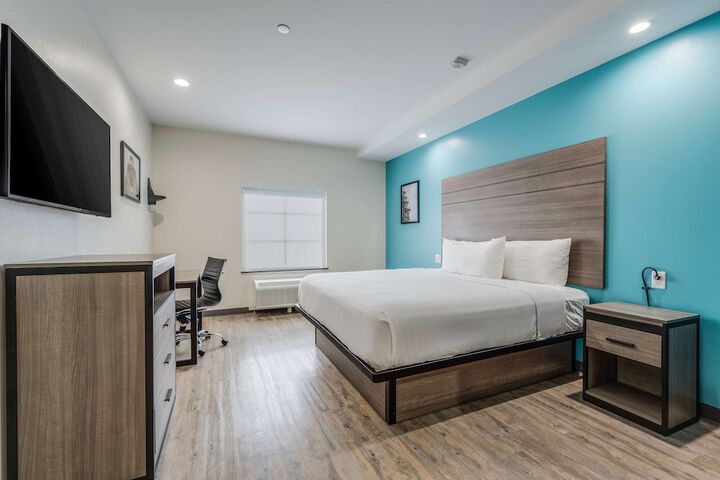 Room 13 of 38