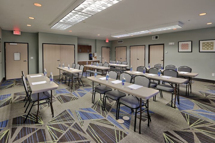 Holiday Express & Suites Portales by IHG