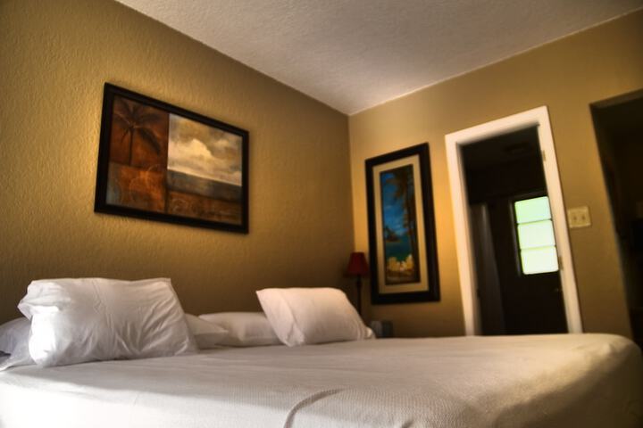 Mar Bay Motel & Suites