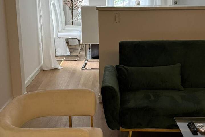 Elegant Hideaway with Free Parking
